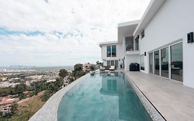 Exclusive Hillside Hideaway-Private Room